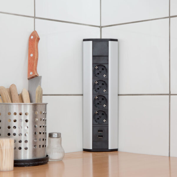 Sarokelosztó – kapcsolós – 3 x 250V, 16A – 2 x USB, 2,1A – alumínium ház  20483S Elosztók és hosszabbítók