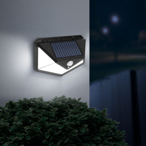 Mozgásérzékelős szolár reflektor – fali – 136 LED  55289 Szolár