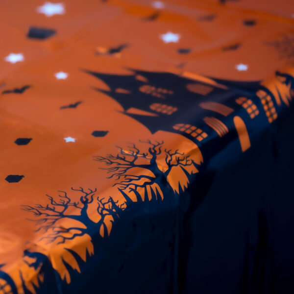 Halloween-i asztalterítő – alumínium hatású – 137 x 183 cm – kastély  56542D Egyéb