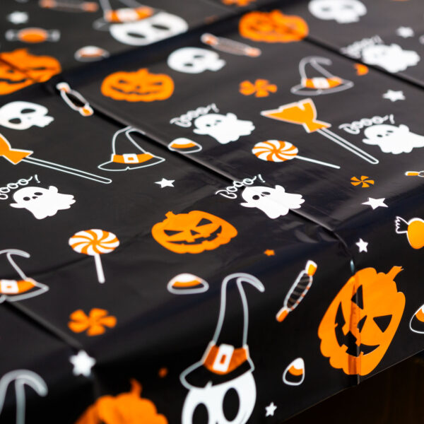 Halloween-i asztalterítő – alumínium hatású – 137 x 183 cm – apró motívumos  56542E Egyéb