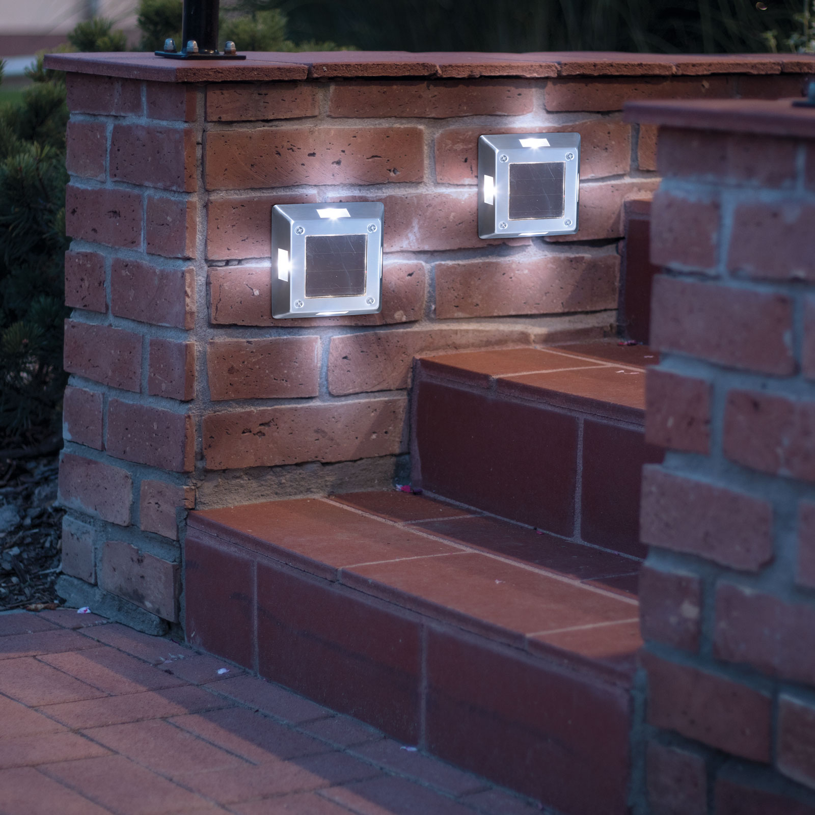 LED-es leszúrható / fali szolár lámpa – négyzet alakú, fém – hidegfehér – 10 x 10 x 2,5 (+11) cm 11440D Egyéb LED-es leszúrható / fali szolár lámpa – négyzet alakú, fém – hidegfehér – 10 x 10 x 2,5 (+11) cm 11440D Egyéb