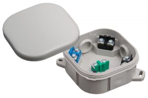 Halogénmentes, szürke tűzhelycsatlakozó, 4 bevezetéssel, 5x4mm2 terminál, 92x92x44mm, IP54 Szerelvénydobozok, kötődobozok, tartozékok