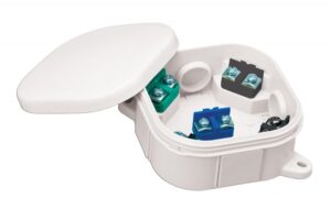 Halogénmentes, fehér tűzhelycsatlakozó, 4 bevezetéssel, 5x4mm2 terminál, 92x92x44mm, IP54 Tűzhelycsatlakozók