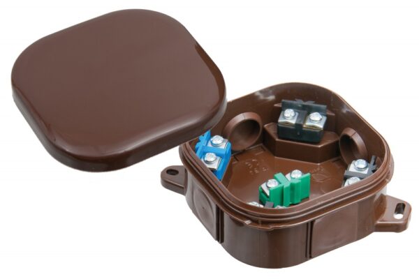 Halogénmentes, barna tűzhelycsatlakozó, 4 bevezetéssel, 5x4mm2 terminál, 92x92x44mm, IP54 Szerelvénydobozok, kötődobozok, tartozékok