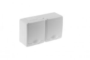Fehér dupla dugalj, kültéri, vízmentes, fehér csapófedéllel, IP44 Fehér kültéri kapcsolók, aljzatok