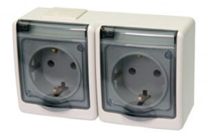 Fehér dupla dugalj, kültéri, vízmentes, átlátszó csapófedéllel, IP44 Fehér kültéri kapcsolók, aljzatok